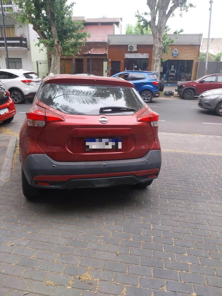 Nissan Kicks Trasera